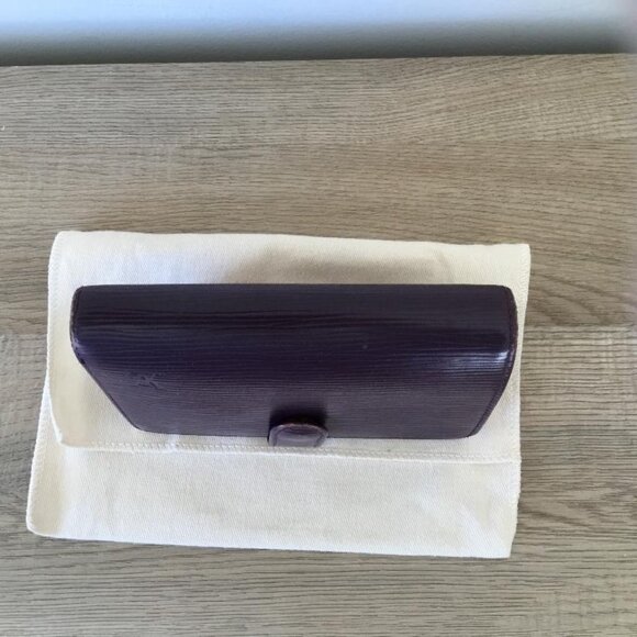 Vintage Louis Vuitton Burgundy Epi Leather Kiss Lock Wallet, Dustbag & LV Socks - Picture 4 of 15